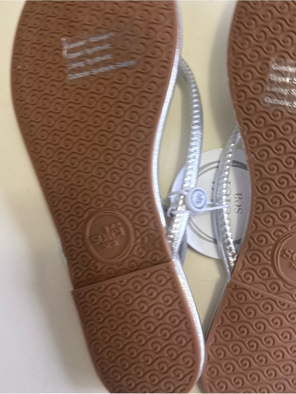 SOLEI SEA SANDALS WOMEN'S VIVIE METALLIC SILVER VEGAN FLIP FLOPS 7 8 9 10 NEW - Picture 3 of 4